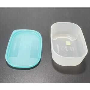 Tupperware Freezer Mates Mini 1 Container 4.75 oz  w/Lid, Light Blue Herb Saver